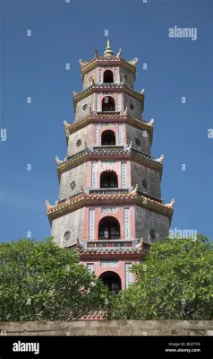 Der Thien Mu Pagoda: Ein spirituelles Juwel und historischer Schatz am Ufer des Parfümflusses!